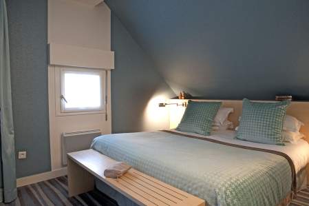 Manoir du Lys · Hôtel Restaurant Normandie · Orne (61), chambre élégante<br />
 